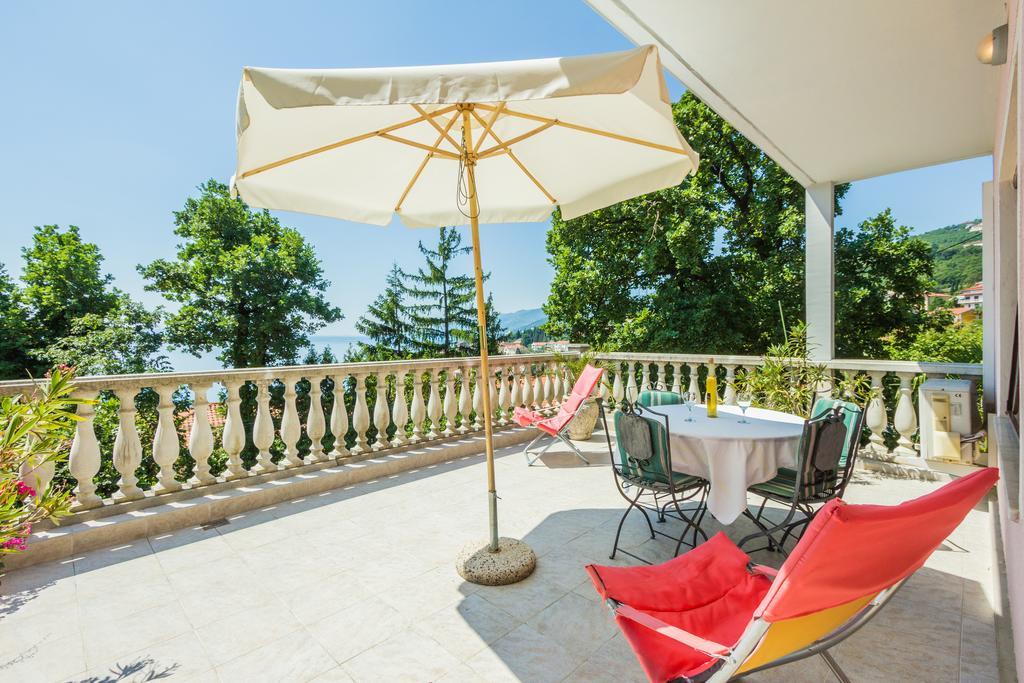 Apartments Green Garden Опатия Стая снимка