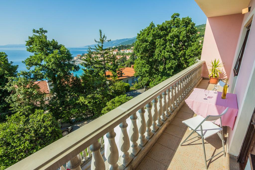 Apartments Green Garden Опатия Стая снимка