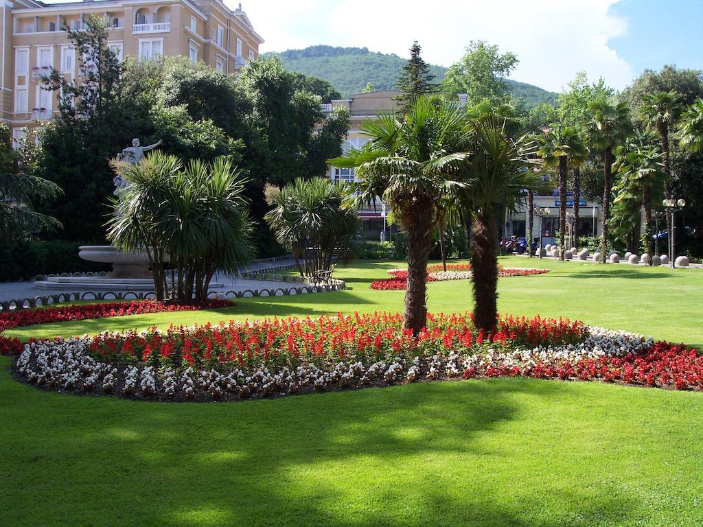 Apartments Green Garden Опатия Екстериор снимка